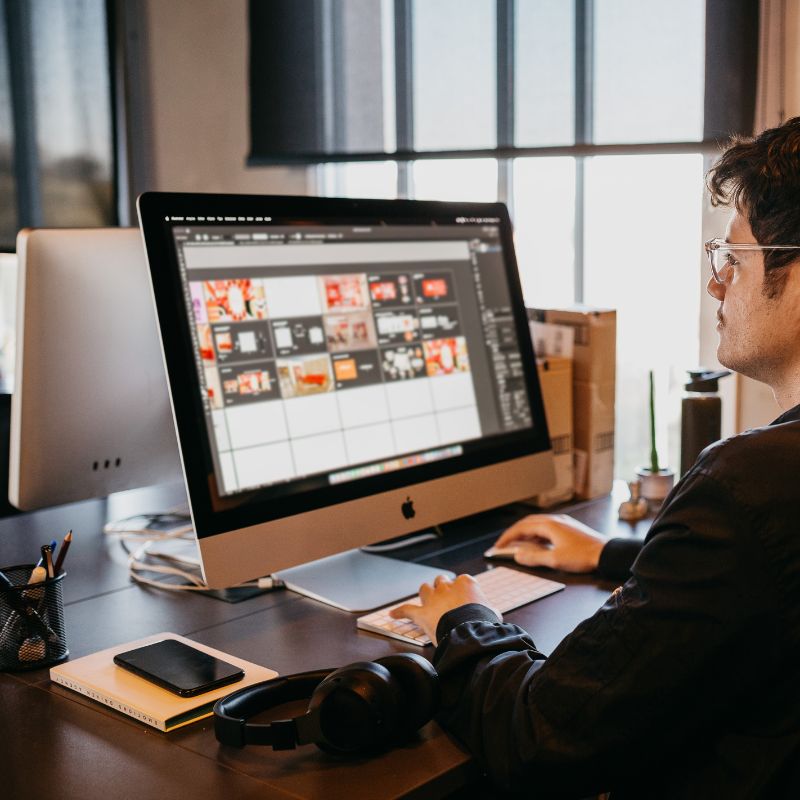 Image "Patron using Computer"